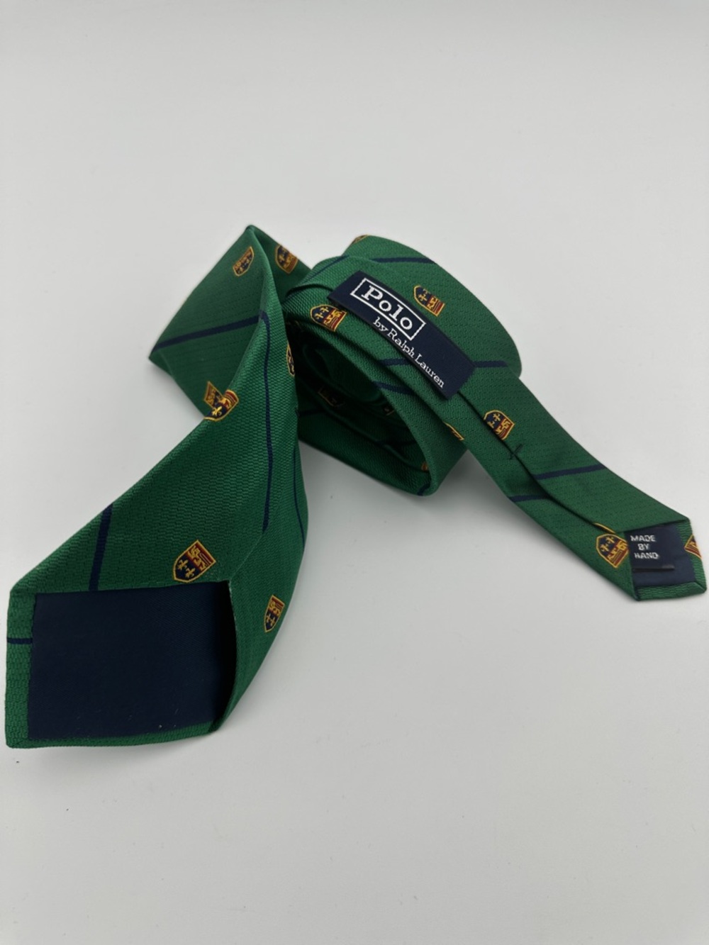 Polo Ralph Lauren tie is a vintage club tie featuring crest patterns on green - Picture 2 of 8